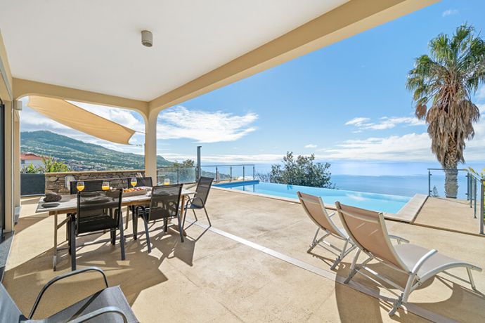 Villa Terrasse und Pool